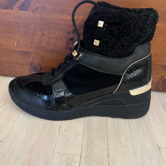 Michael Kors lace up booties with platform and faux fur size 7 - Picture 4 of 4